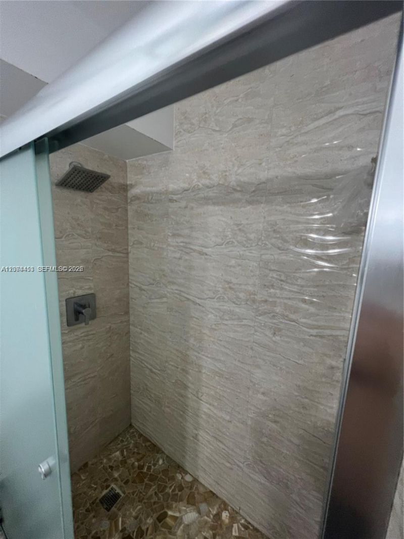 6039 Collins Ave, Unit 423, Miami Beach, FL 33140 Photo