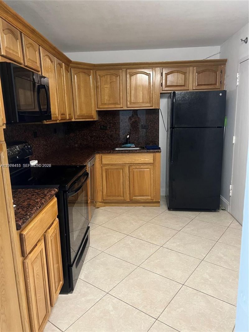 6039 Collins Ave, Unit 423, Miami Beach, FL 33140 Photo