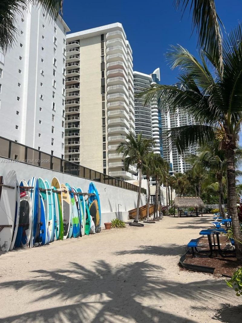 6039 Collins Ave, Unit 423, Miami Beach, FL 33140 Photo