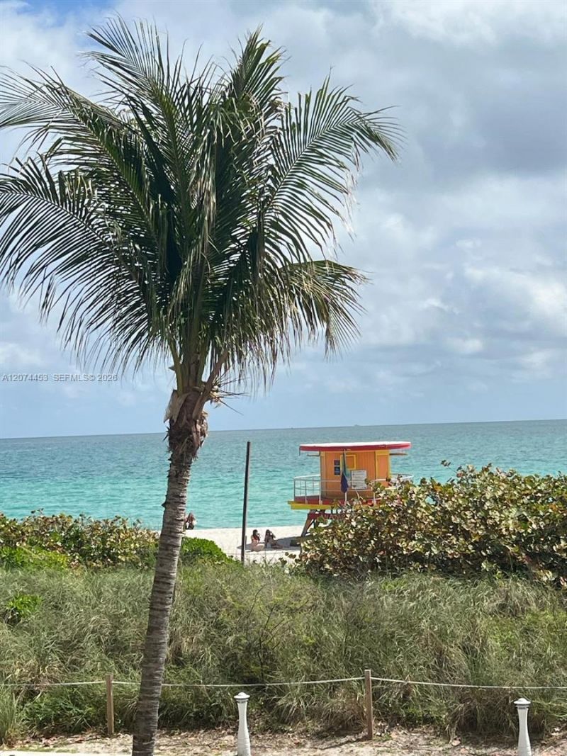 6039 Collins Ave, Unit 423, Miami Beach, FL 33140 Photo