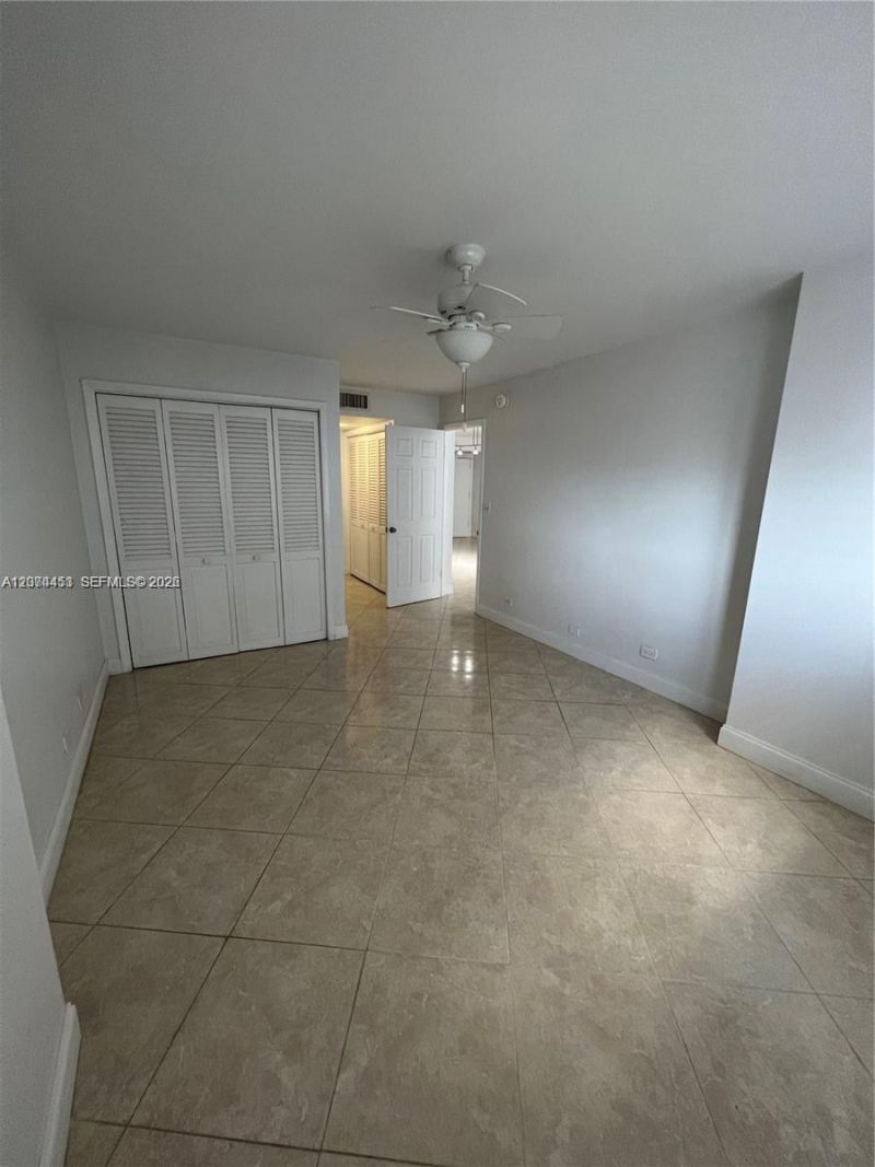 6039 Collins Ave, Unit 423, Miami Beach, FL 33140 Photo