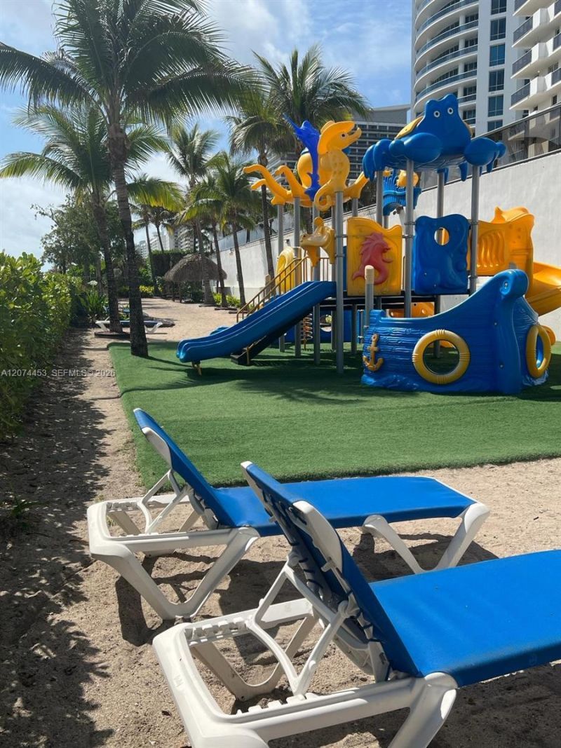 6039 Collins Ave, Unit 423, Miami Beach, FL 33140 Photo
