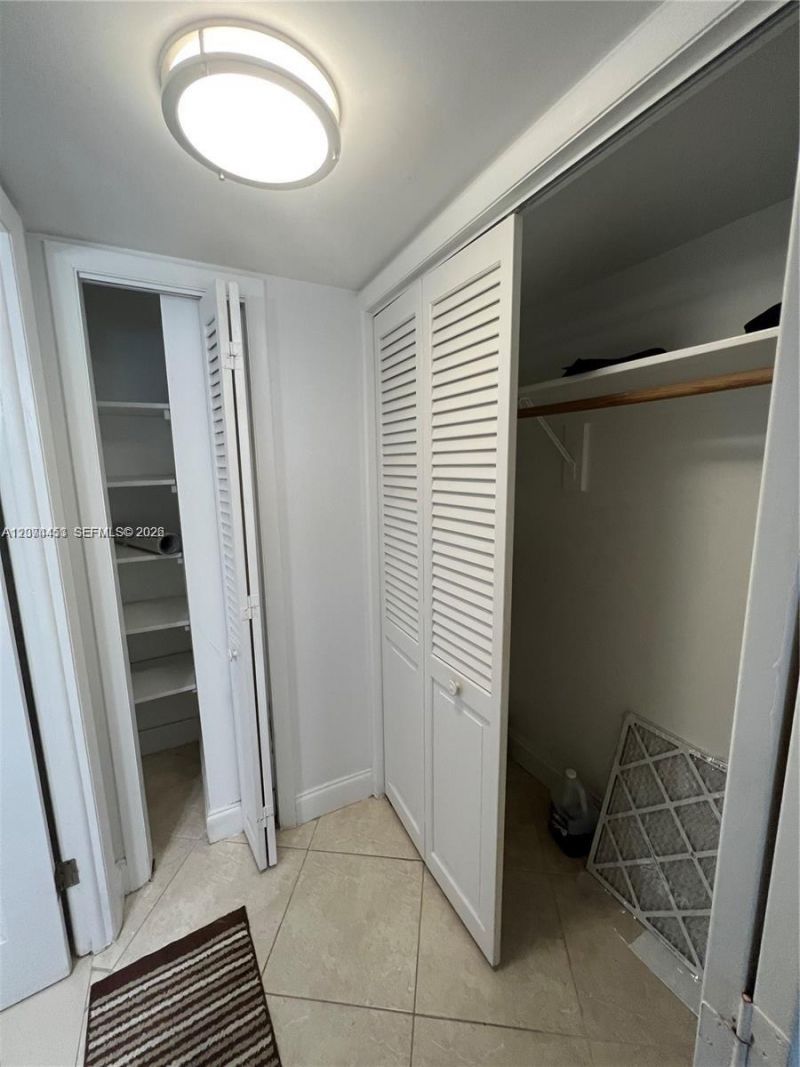 6039 Collins Ave, Unit 423, Miami Beach, FL 33140 Photo