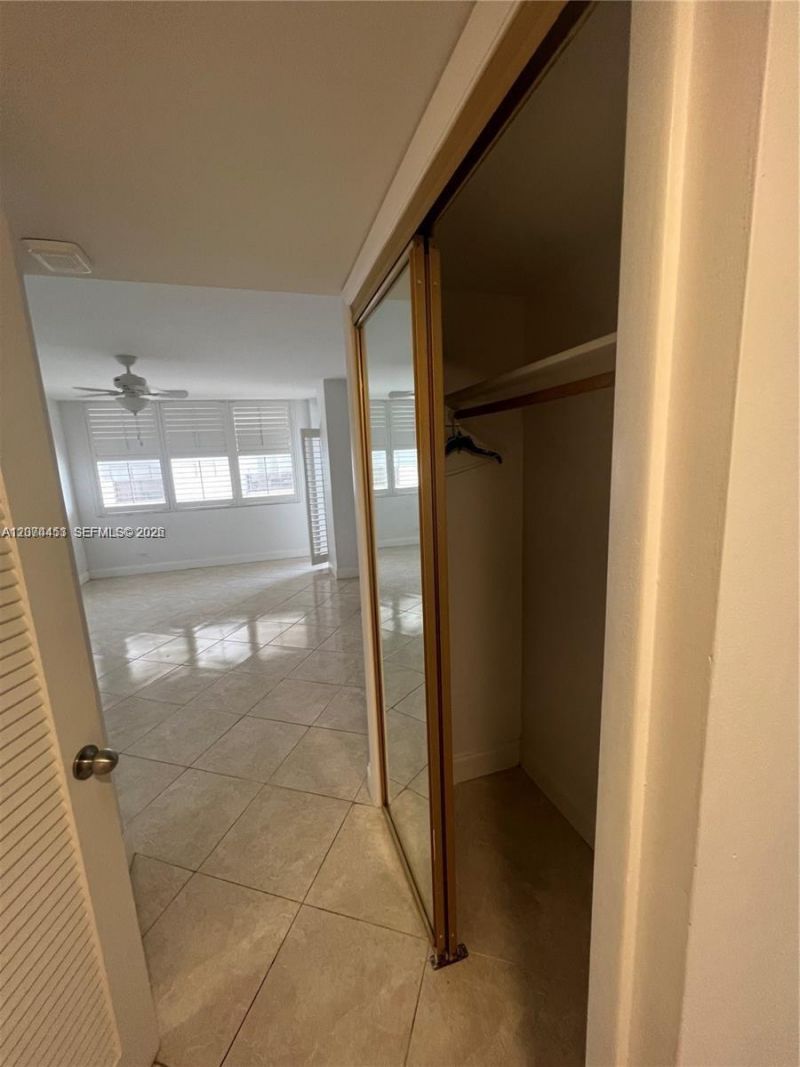 6039 Collins Ave, Unit 423, Miami Beach, FL 33140 Photo