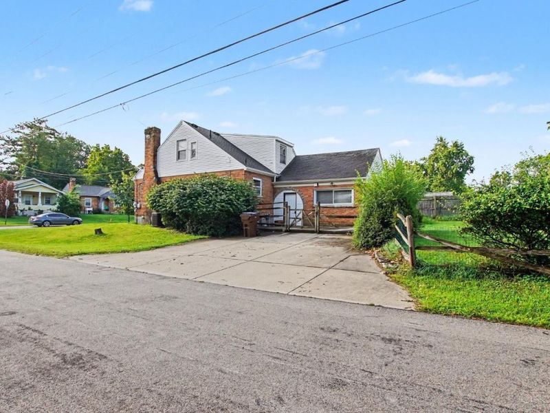 8317 Lake Avenue, Sycamore Township, OH 45236 Photo 3