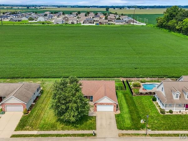 605 WHETSTONE Lane , Mascoutah, IL 62258