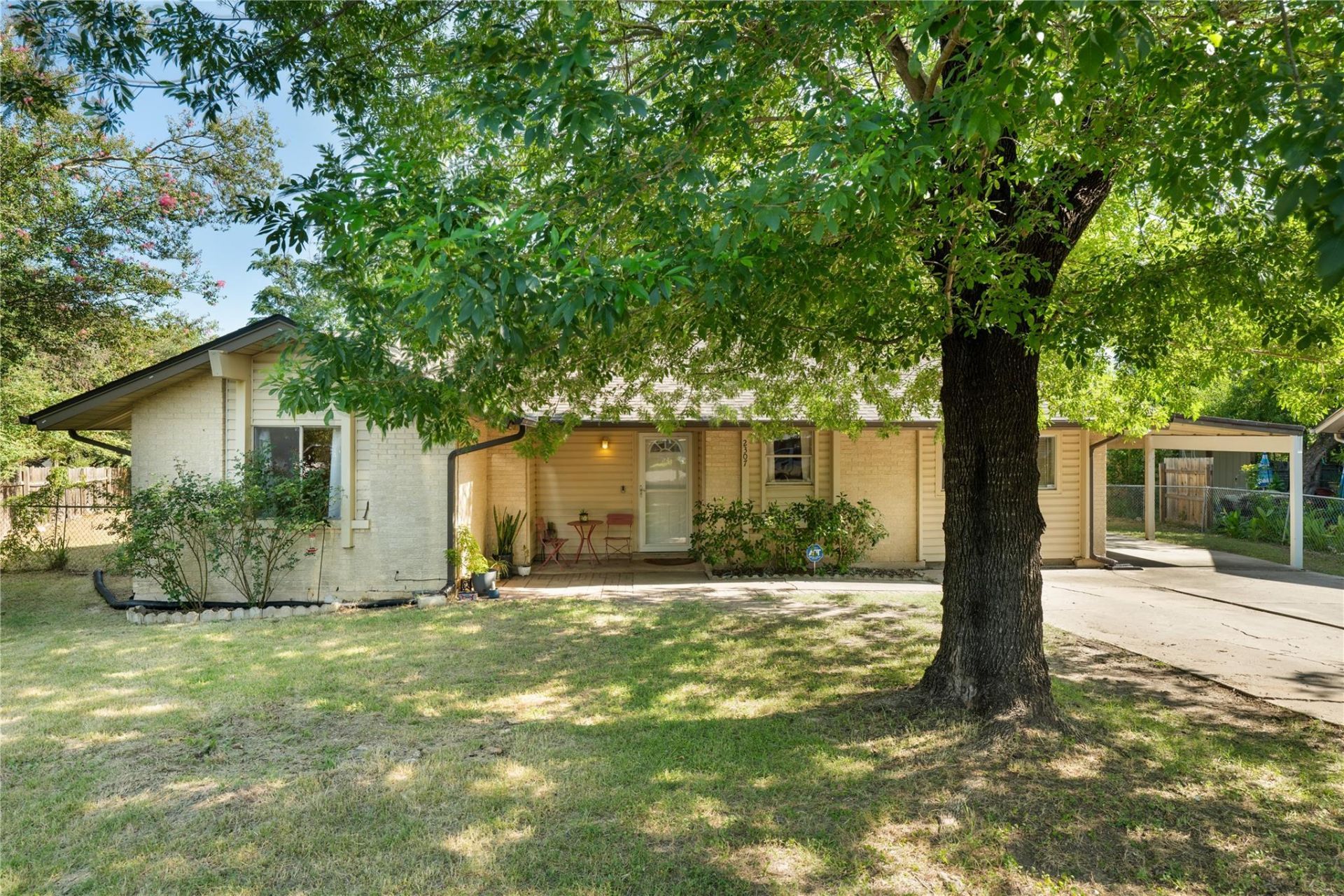 2307 Valley High Cir, Austin, TX 78744 Main Photo