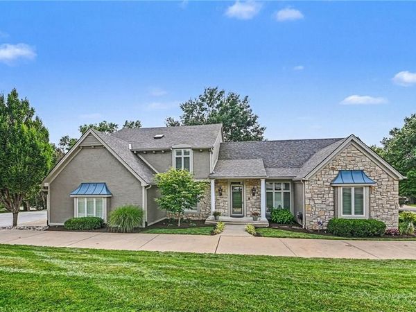 3901 W 121st Terrace, Leawood, KS 66209