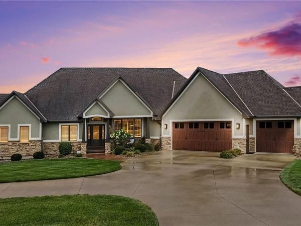 3 Mission Hills Drive, St Joseph, MO 64507