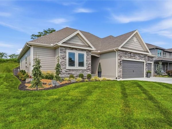 10322 N Winchester Avenue, Kansas City, MO 64156