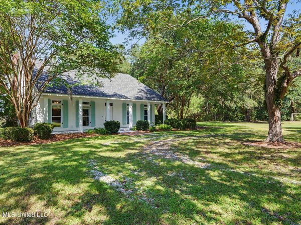 5526 Lancaster Lane, Pass Christian, MS 39571
