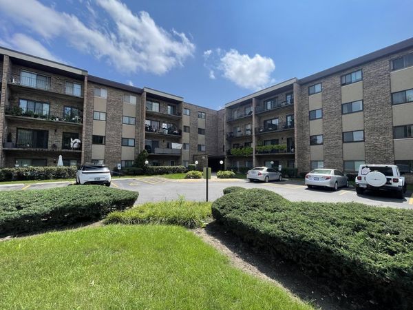 725 W Huntington Commons Road , Unit 416, Mount Prospect, IL 60056