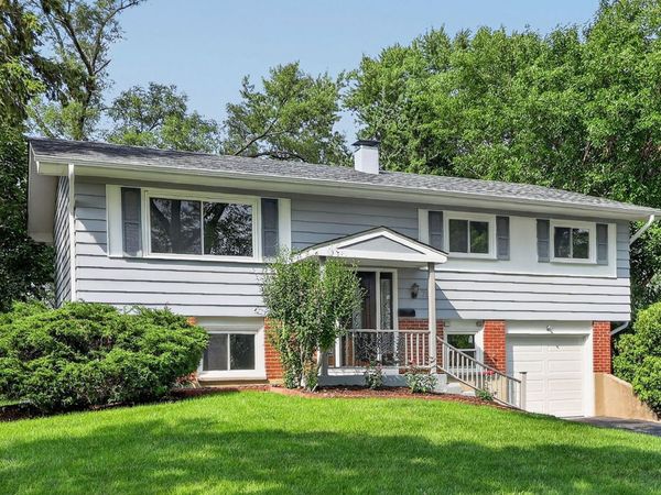 730 Hillcrest Boulevard, Hoffman Estates, IL 60169