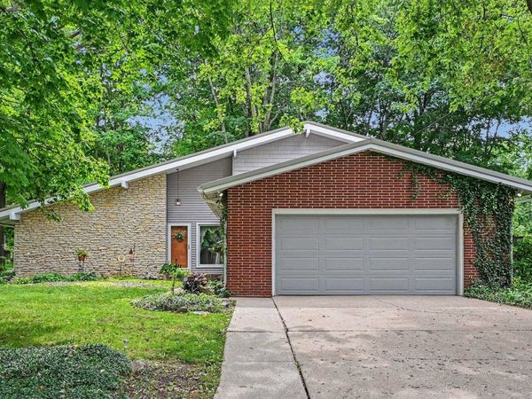 1 Meadow Lane, Nappanee, IN 46550