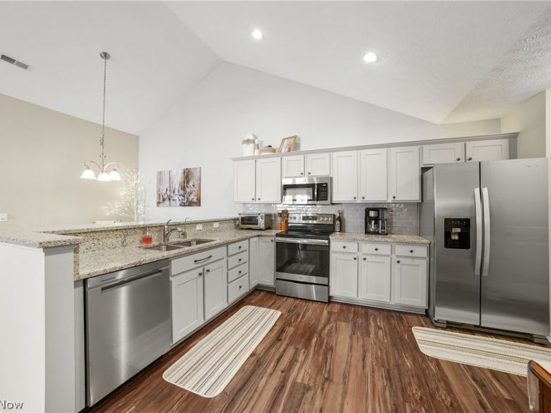 1942 Woods Drive , Streetsboro, OH 44241 Photo 15