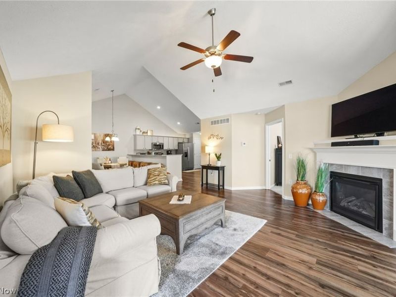 1942 Woods Drive , Streetsboro, OH 44241 Photo 6