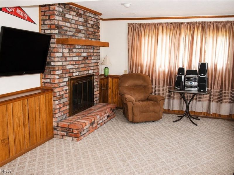 8920 Lakeview Circle, Parma, OH 44129 Photo 18