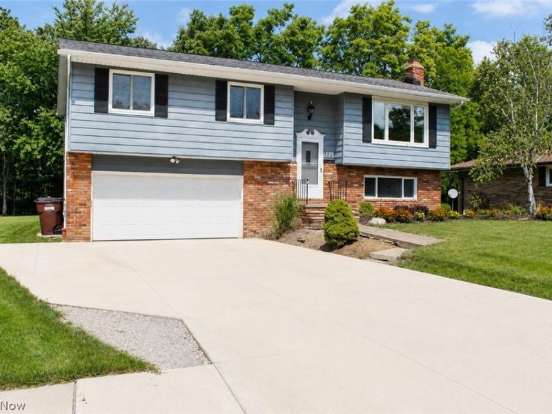 8920 Lakeview Circle, Parma, OH 44129 Photo 2