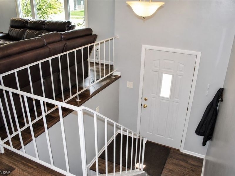 8920 Lakeview Circle, Parma, OH 44129 Photo 3