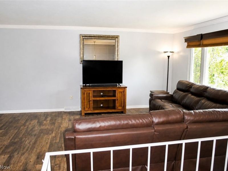 8920 Lakeview Circle, Parma, OH 44129 Photo 5