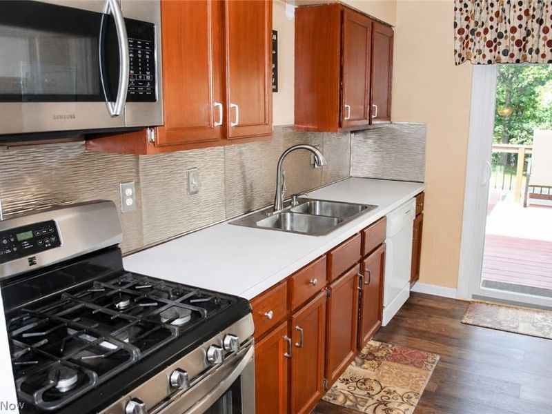 8920 Lakeview Circle, Parma, OH 44129 Photo 9