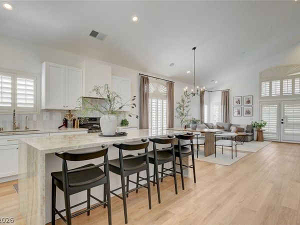 332 Jolly January Avenue, Las Vegas, NV 89183