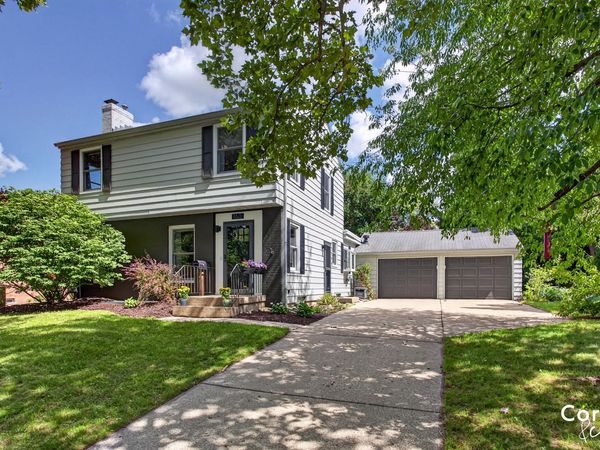 160 S Parklane Drive NE, Grand Rapids, MI 49505