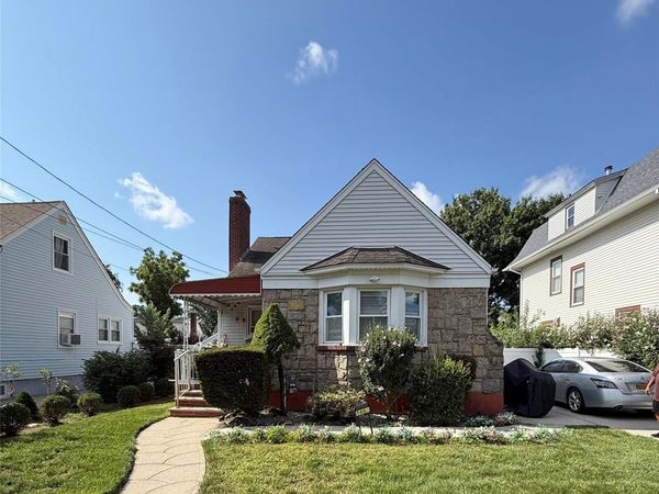 146 Elm Street , Valley Stream, NY 11580