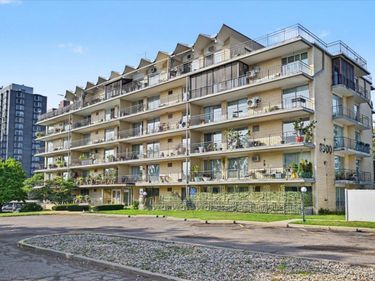 8300 E Jefferson Avenue, Unit 107, Detroit, Mi 48214