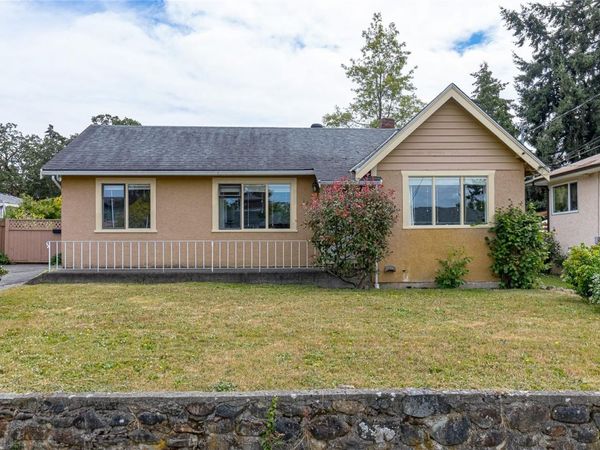 1263 Garkil Rd , Saanich, BC V8P 2L2