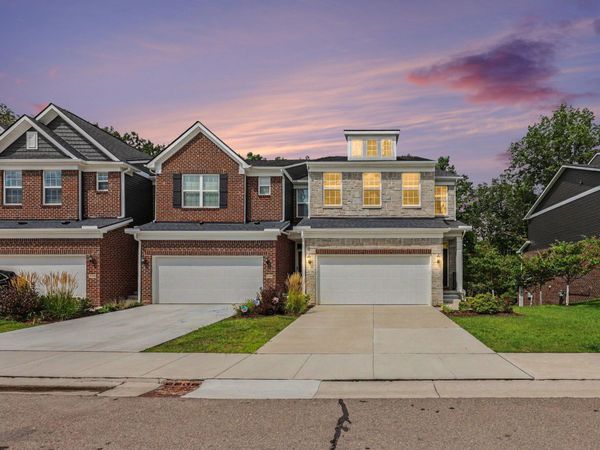 692 Peppermint Drive, Rochester Hills, MI 48307