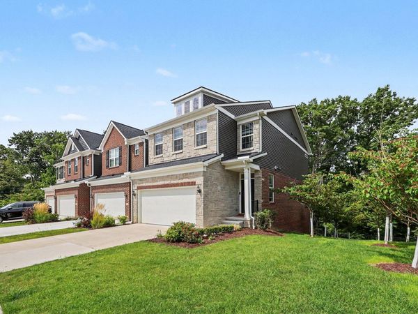 692 Peppermint Drive, Rochester Hills, MI 48307
