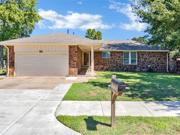 513 E B. Street , Jenks, OK 74037