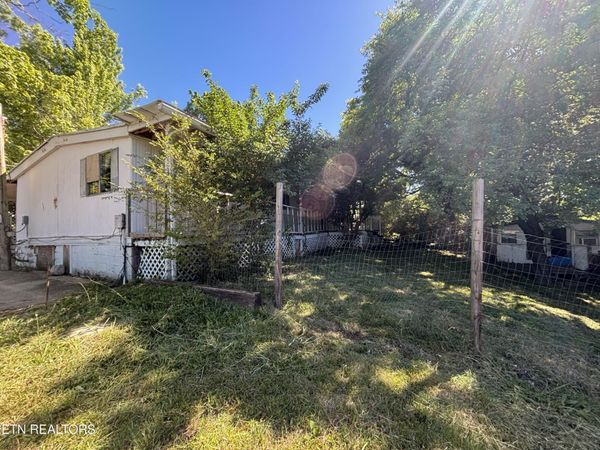 1604 Lamar St , Athens, TN 37303