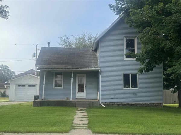 1021 E 2nd St, Washington, IA 52353