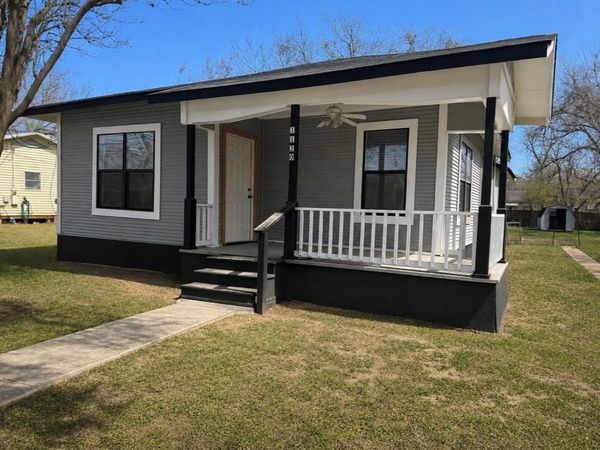 1120 Saint Paul ST, Gonzales, TX 78629
