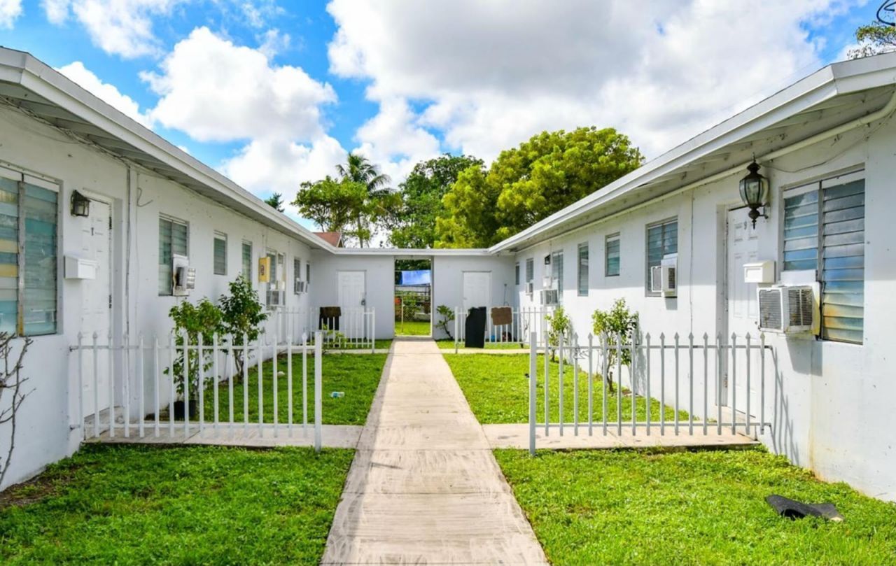 525 NW 5th Street, Unit 1, Hallandale Beach, FL 33009 Photo