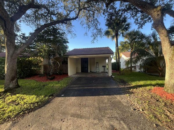 16233 Laurel Drive, Unit 17, Weston, FL 33326