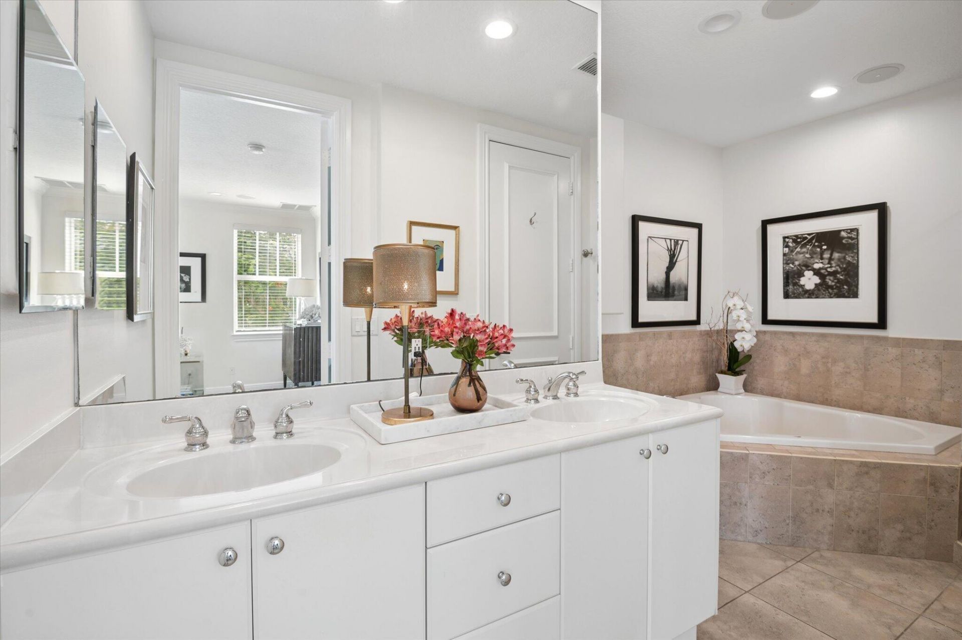 608 NE 11th Avenue, Fort Lauderdale, FL 33304 Photo