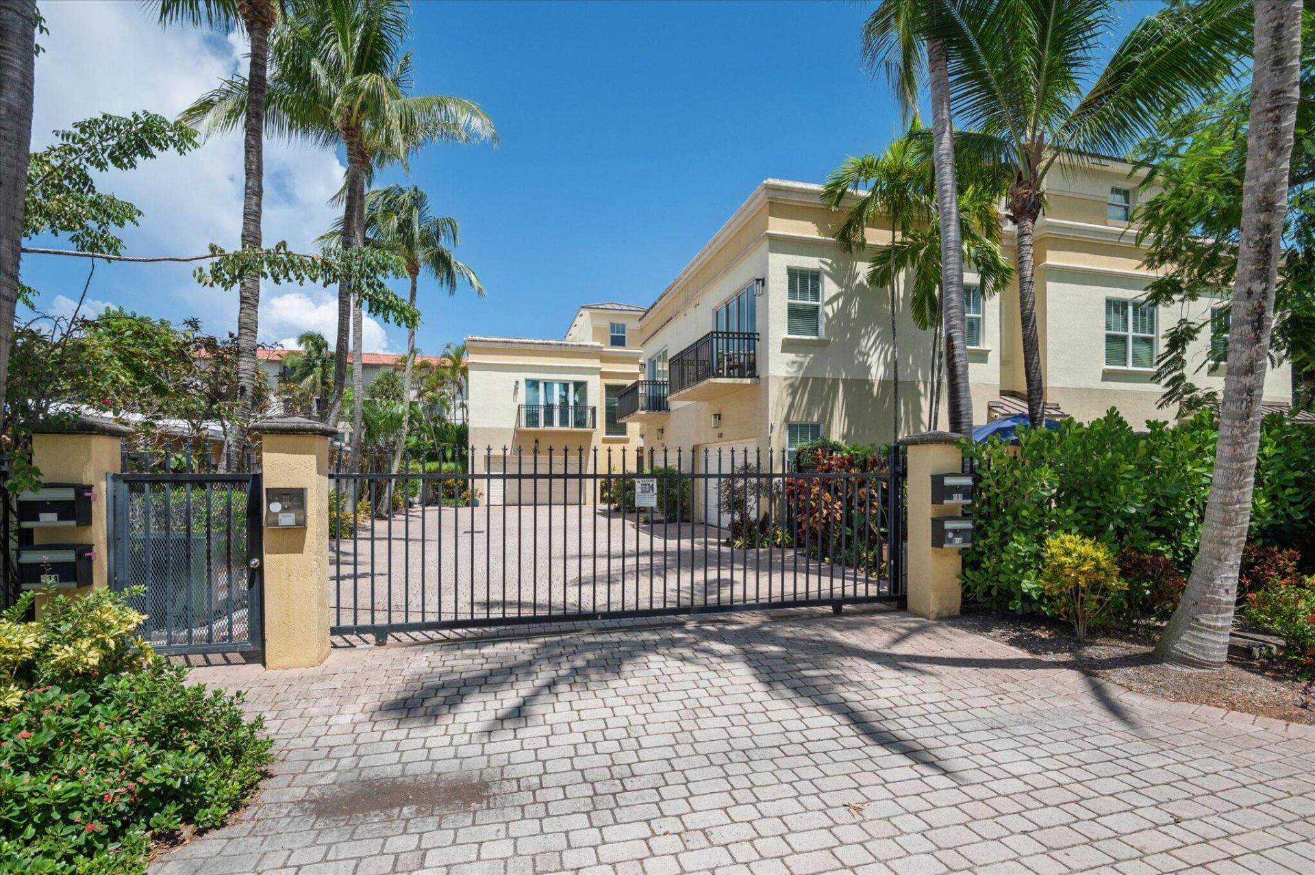 608 NE 11th Avenue, Fort Lauderdale, FL 33304 Photo