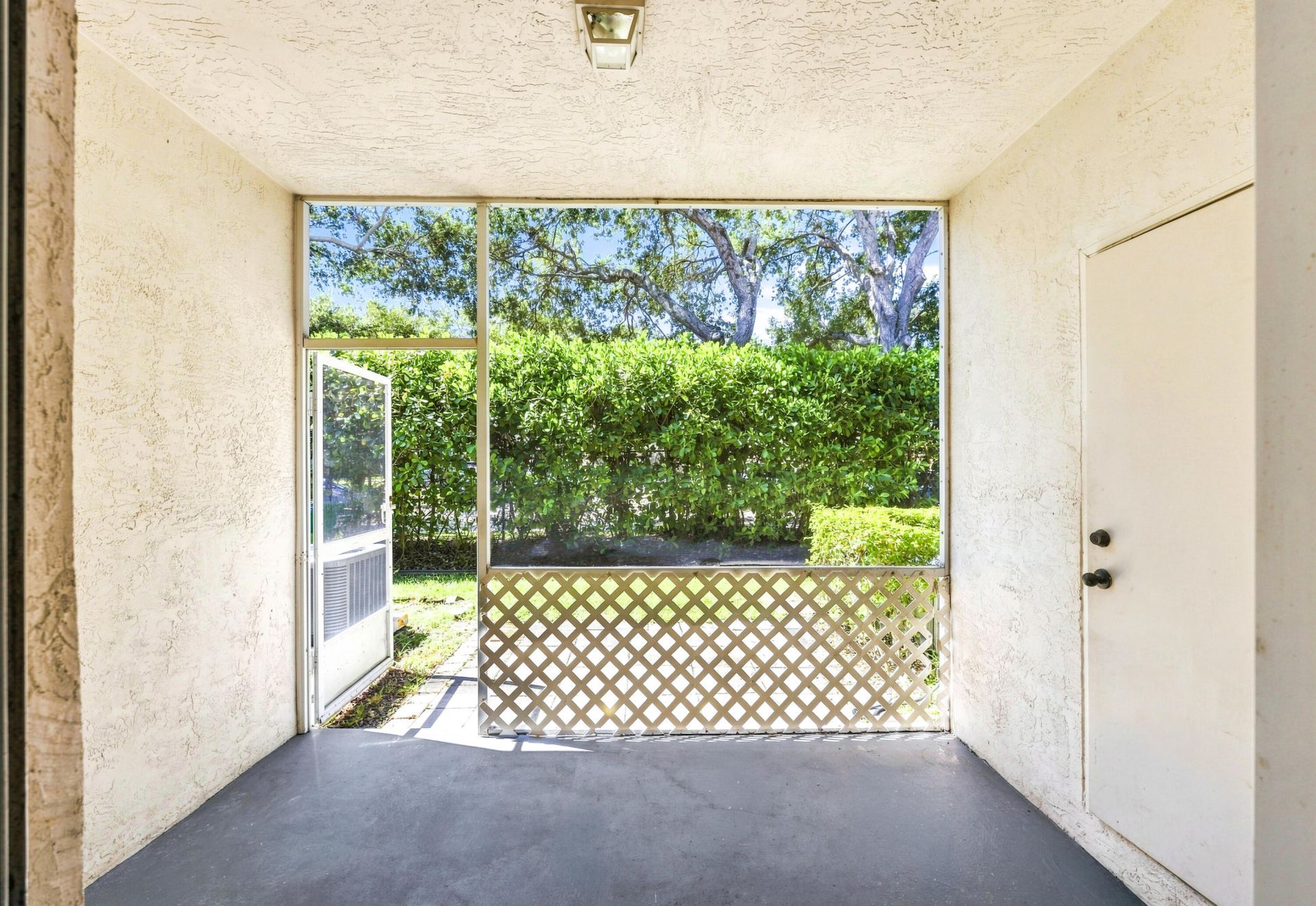 9872 NW 56th Place, Coral Springs, FL 33076 Photo