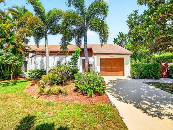 6747 Starkeys Place, Lake Worth, FL 33467