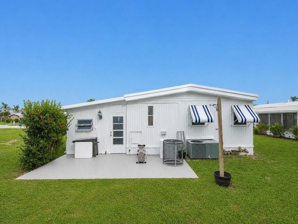 385 NE Jade Circle, Jensen Beach, FL 34957 Photo