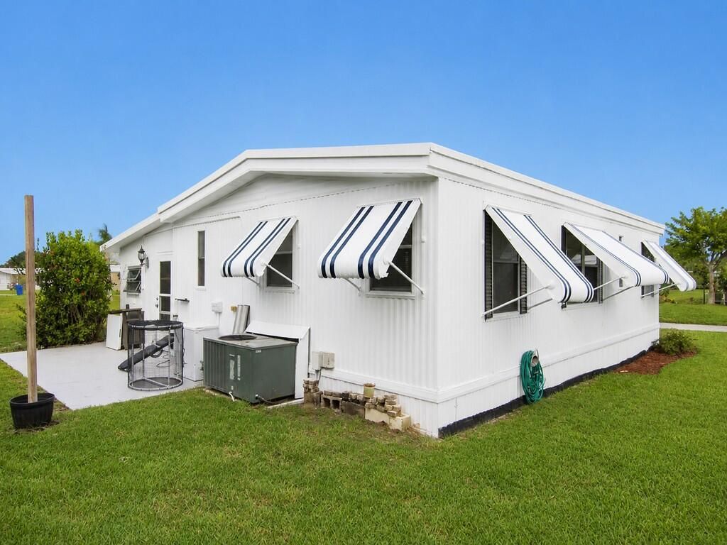 385 NE Jade Circle, Jensen Beach, FL 34957 Photo