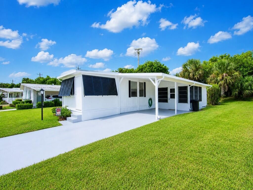385 NE Jade Circle, Jensen Beach, FL 34957 Photo