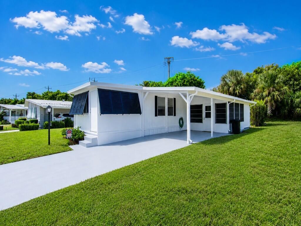 385 NE Jade Circle, Jensen Beach, FL 34957 Photo
