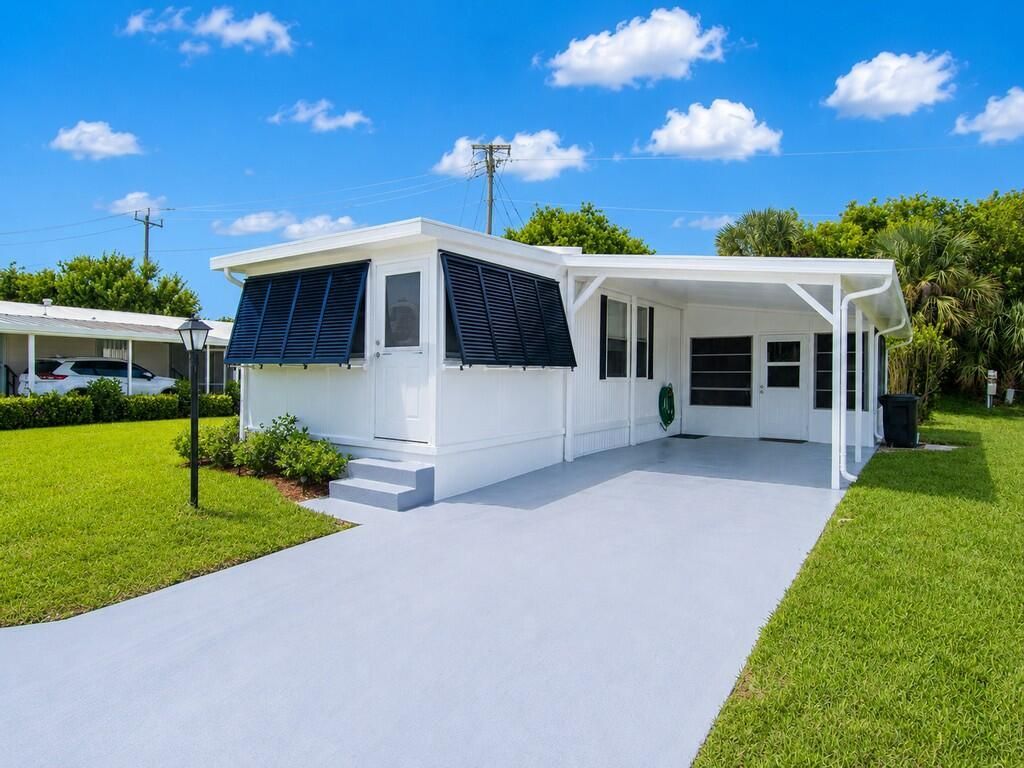 385 NE Jade Circle, Jensen Beach, FL 34957 Photo