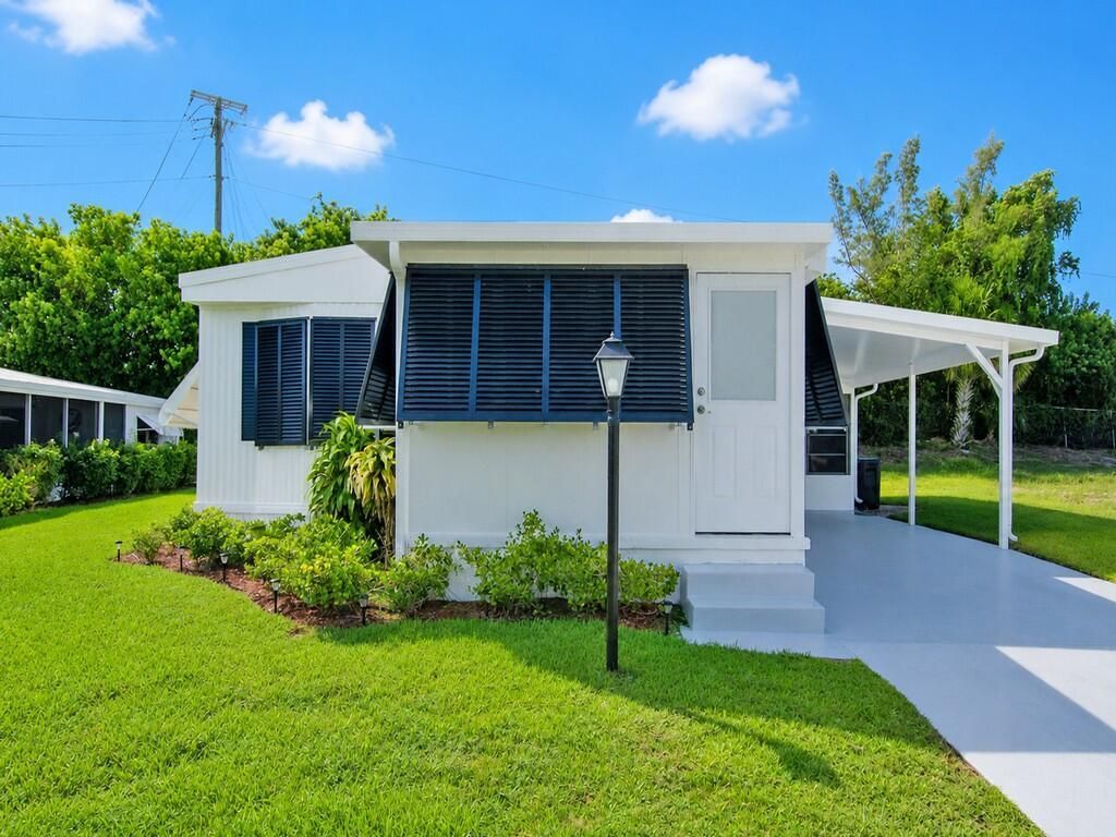 385 NE Jade Circle, Jensen Beach, FL 34957 Photo