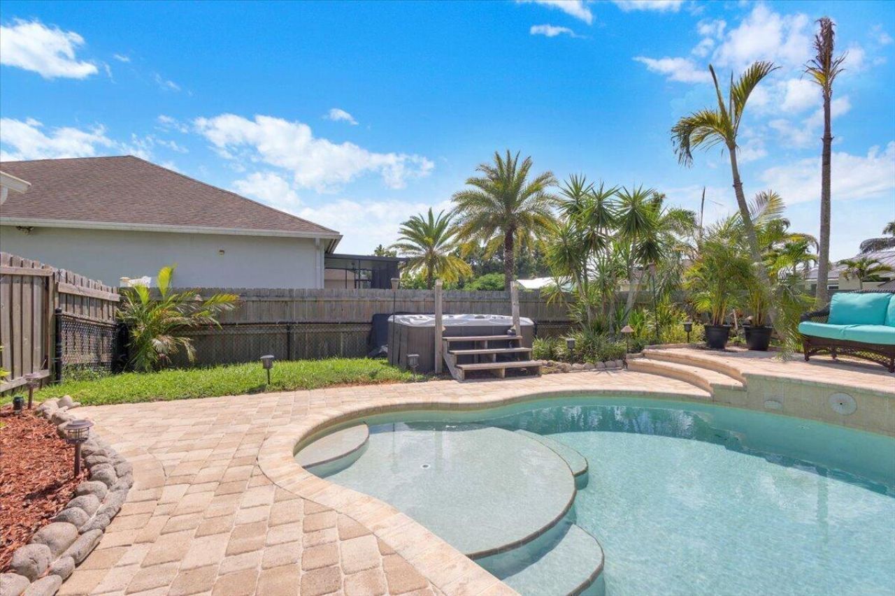 568 SE Nome Drive, Port Saint Lucie, FL 34984 Photo