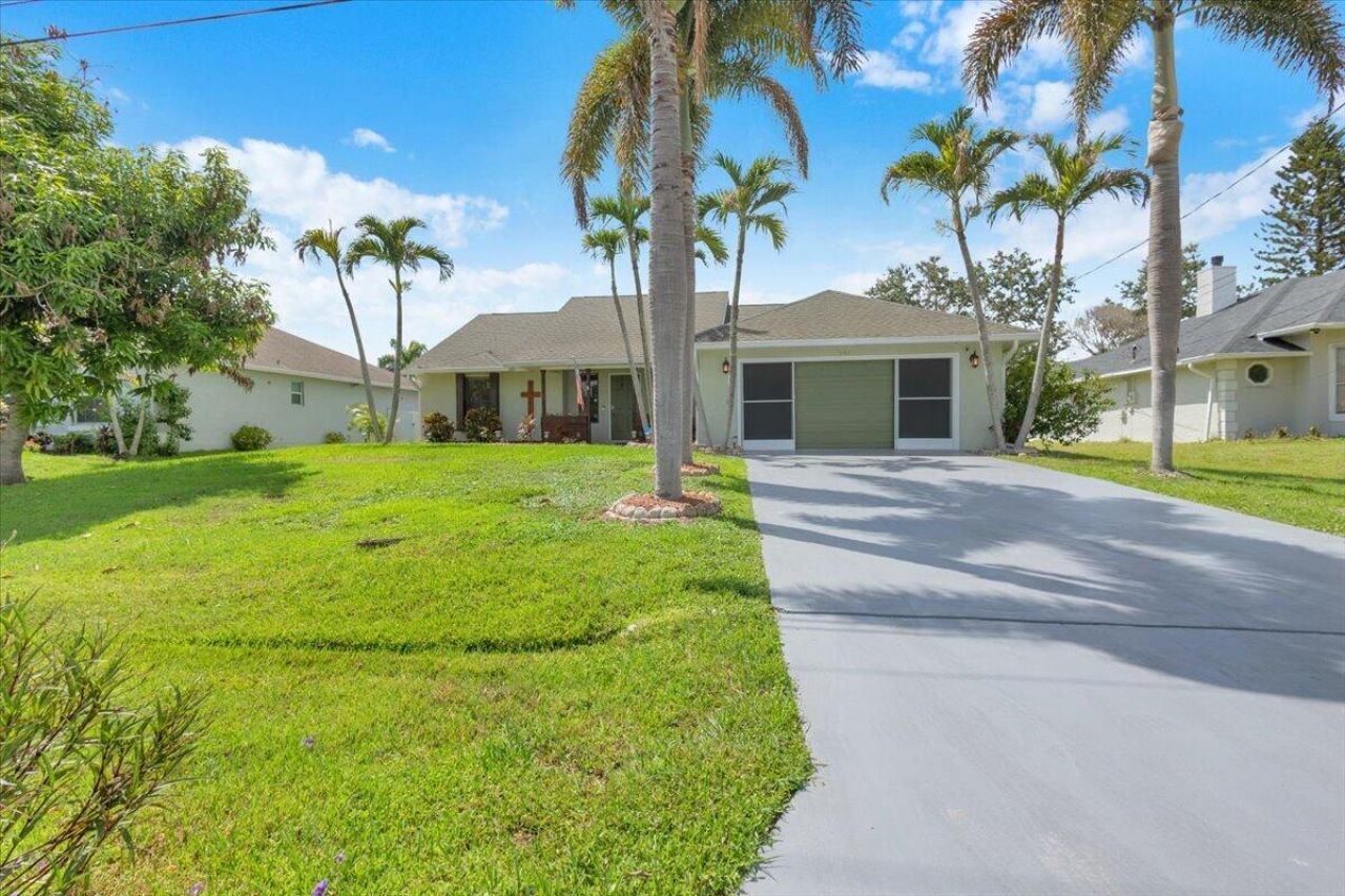 568 SE Nome Drive, Port Saint Lucie, FL 34984 Photo